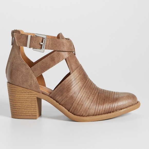 Maurices Shoes - GIA BOOTIE CUTOUT   NEW